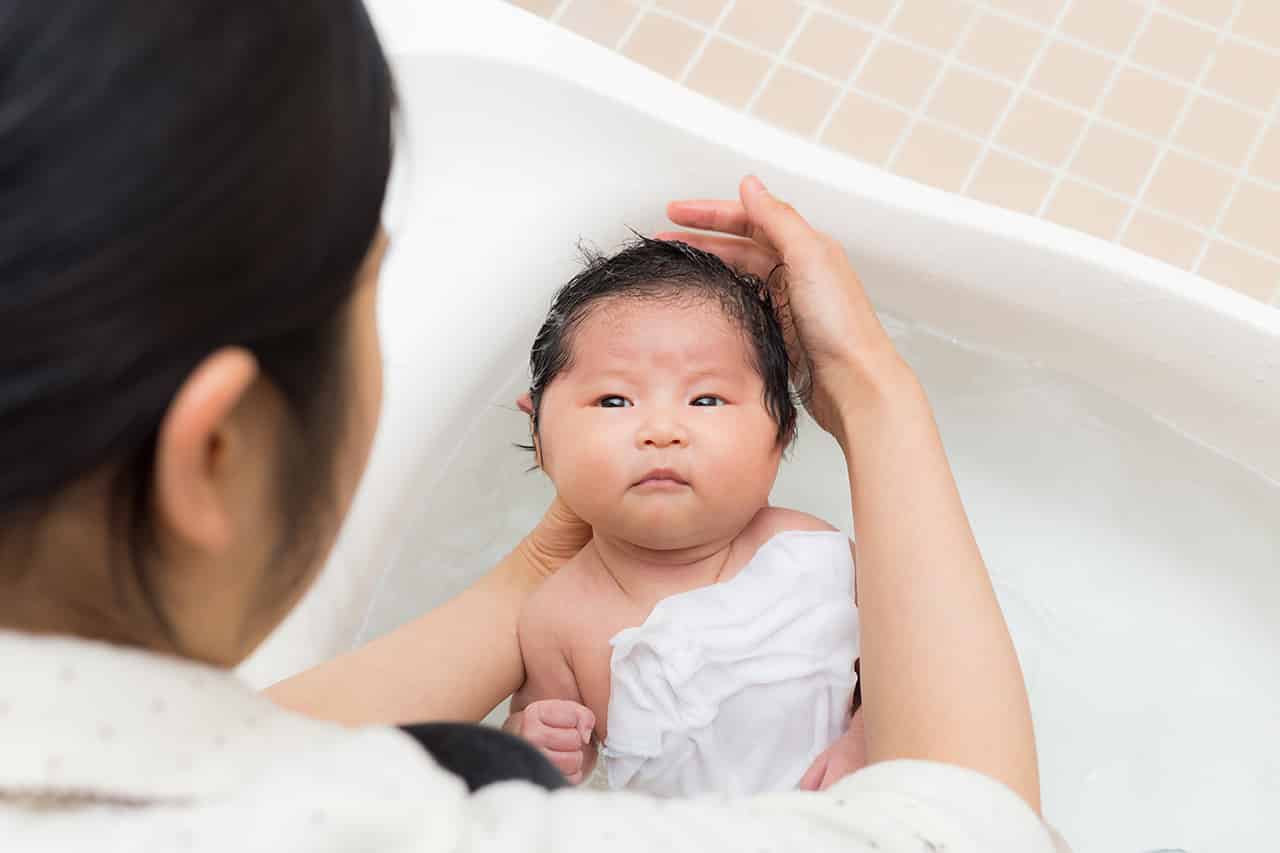 赤ちゃん用シャンプーはいつまで使うべき 使いはじめるタイミングや大人用に切り替えるタイミングについて解説 Fam S Baby