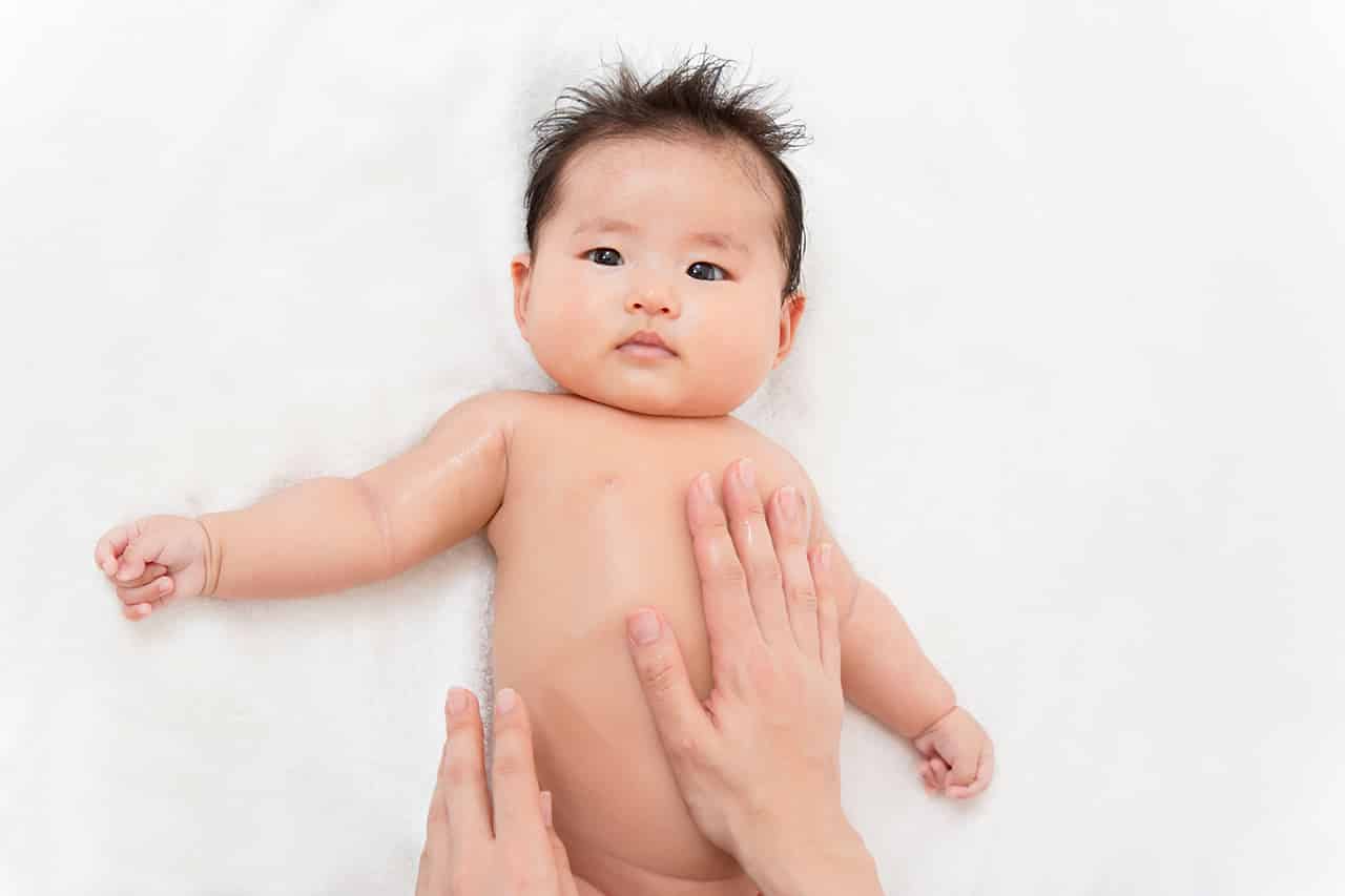 赤ちゃん用シャンプーはいつまで使うべき 使いはじめるタイミングや大人用に切り替えるタイミングについて解説 Fam S Baby