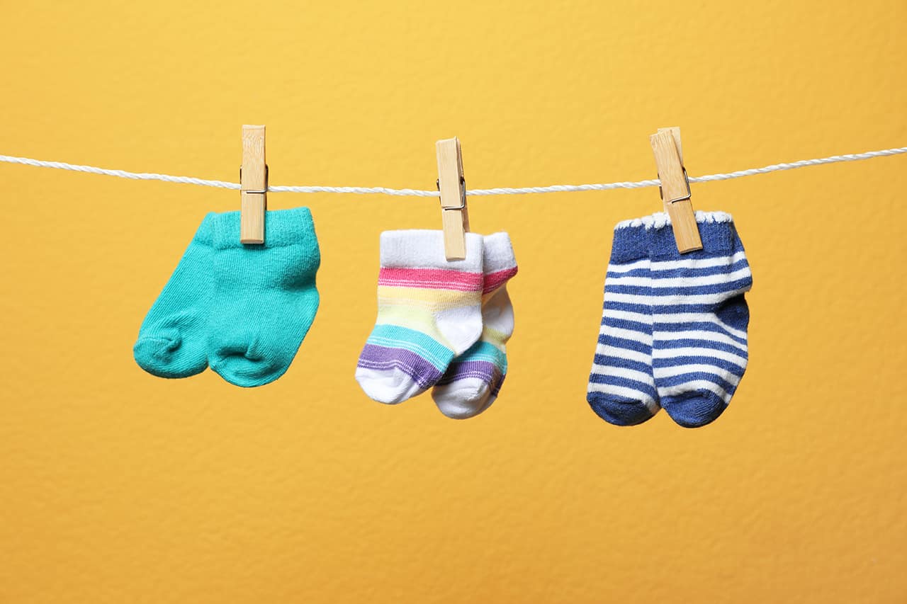 赤ちゃんに靴下は必要 靴下を履かせる時期や選び方について Fam S Baby