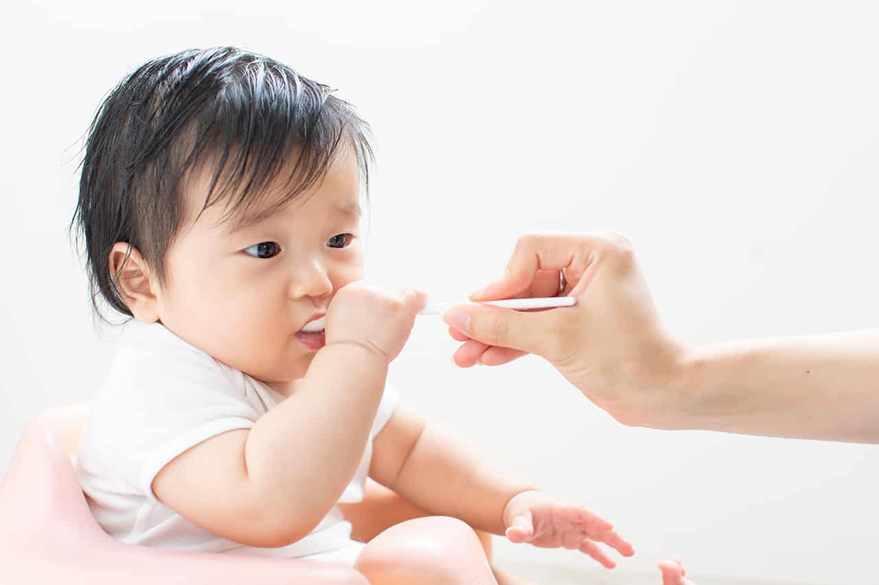 赤ちゃんの離乳食はいつから 調理形態や量について詳しく解説 Fam S Baby