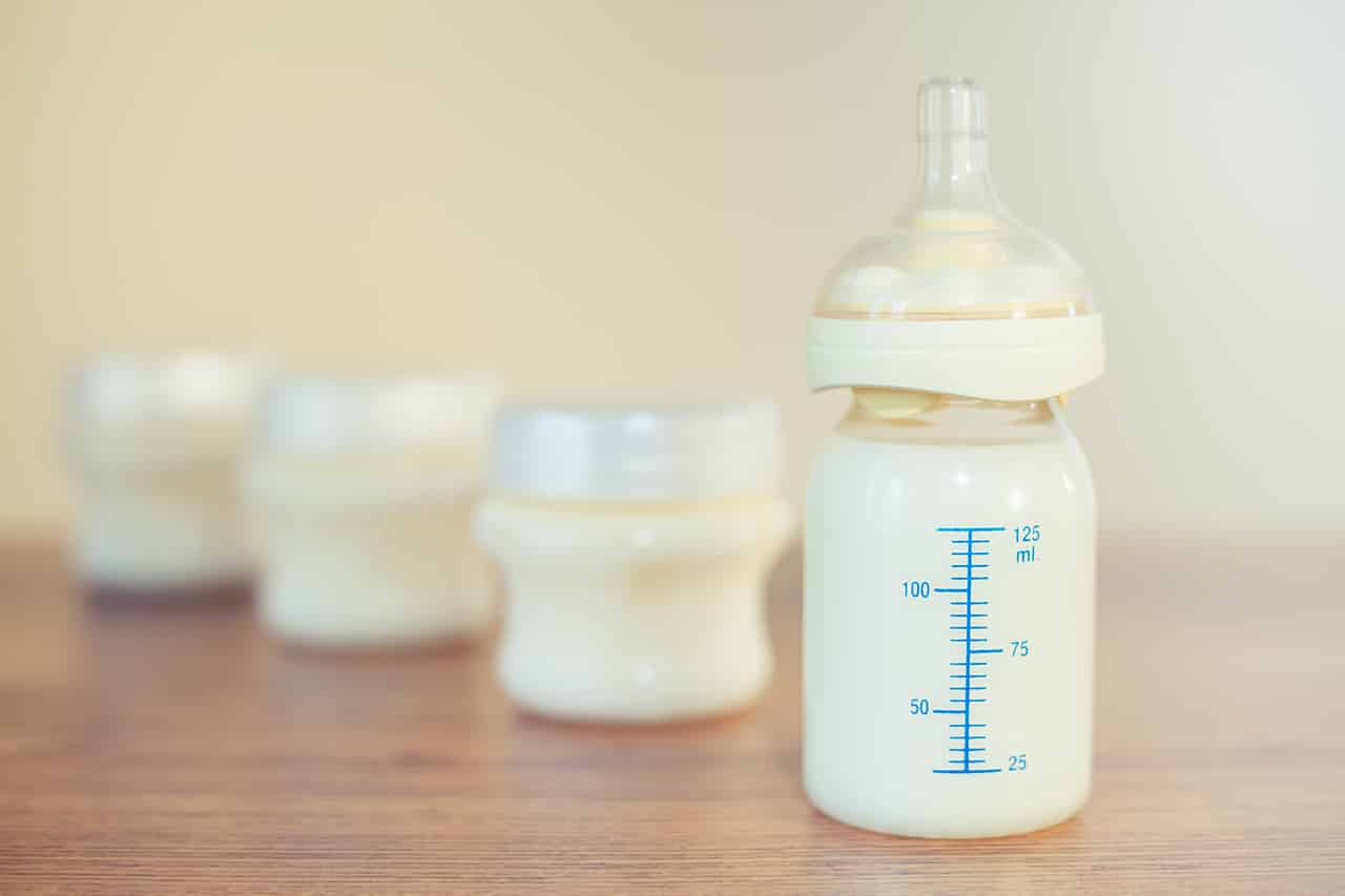 赤ちゃんのミルクはいつまで あげる際の注意点や飲まない場合の対処法を解説 Fam S Baby