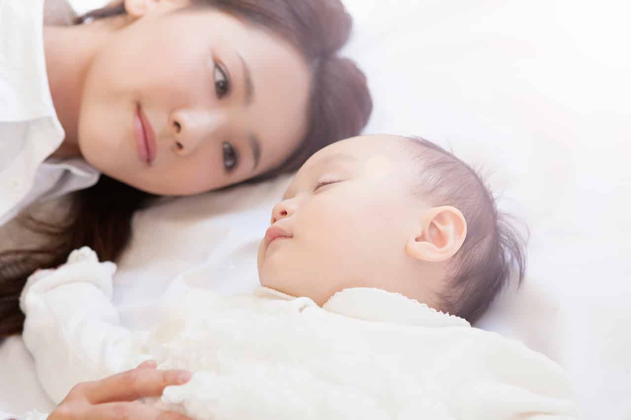 赤ちゃんにも枕は必要なの 枕を使い始める時期や選び方 注意点を解説 Fam S Baby