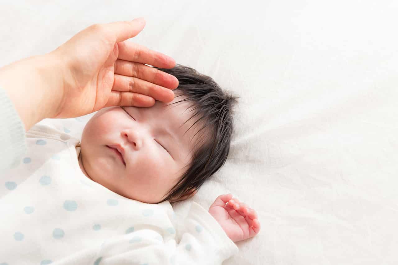赤ちゃんが寝すぎていても大丈夫 起こす目安や注意点とは Fam S Baby