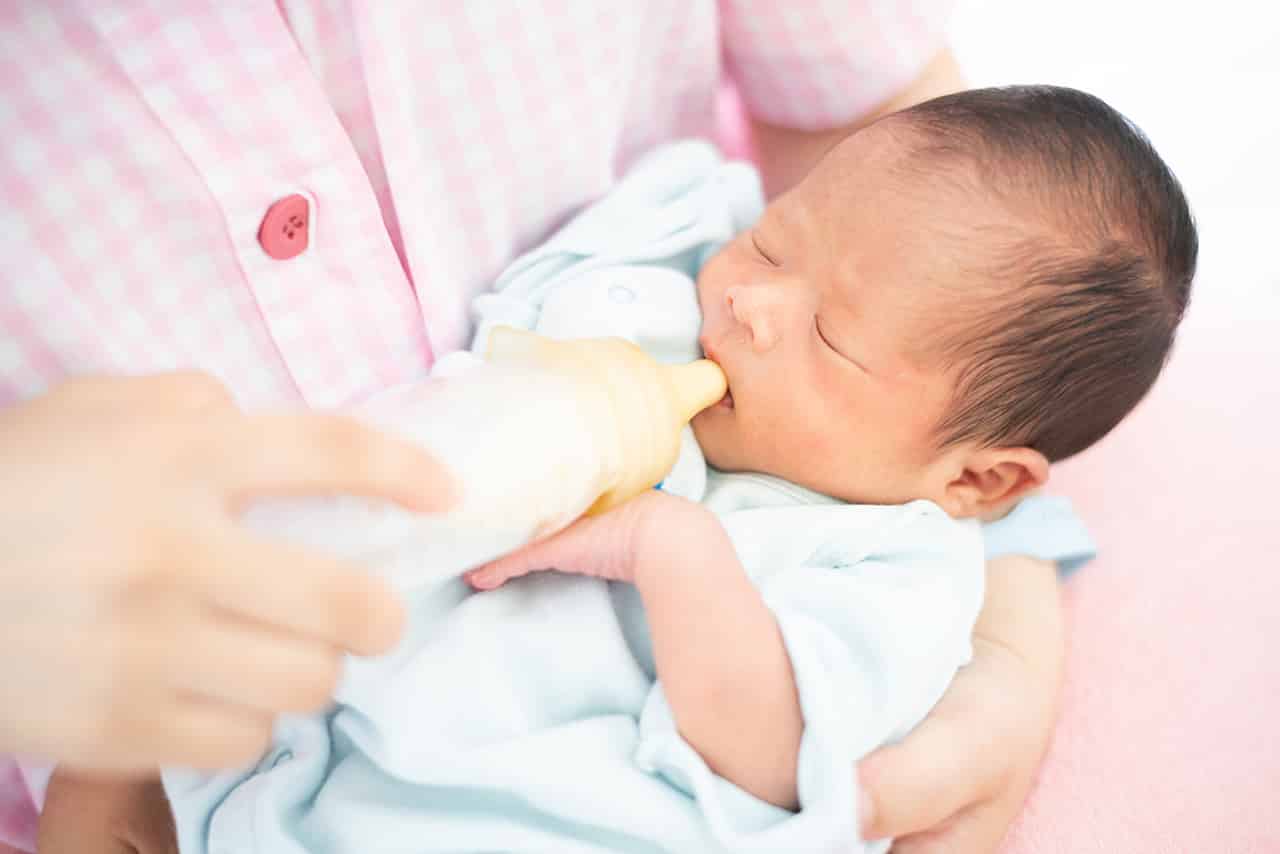 生後2ヶ月の赤ちゃんの授乳量・回数・間隔－ミルクの場合