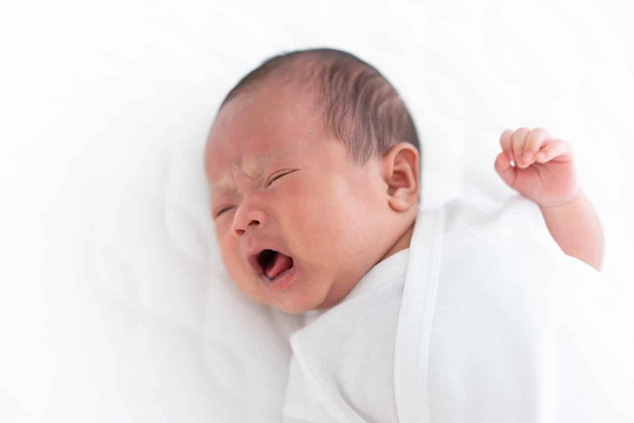 赤ちゃんとの添い寝 メリット 注意点や押さえておくべきポイントを解説 Fam S Baby