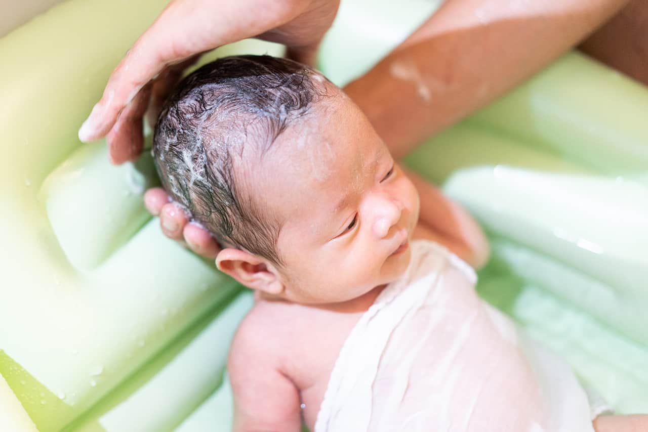フケ 赤ちゃん 頭皮 赤ちゃんの頭皮のフケ・カサつきの原因は？ 乾燥頭皮トラブルの予防と対策