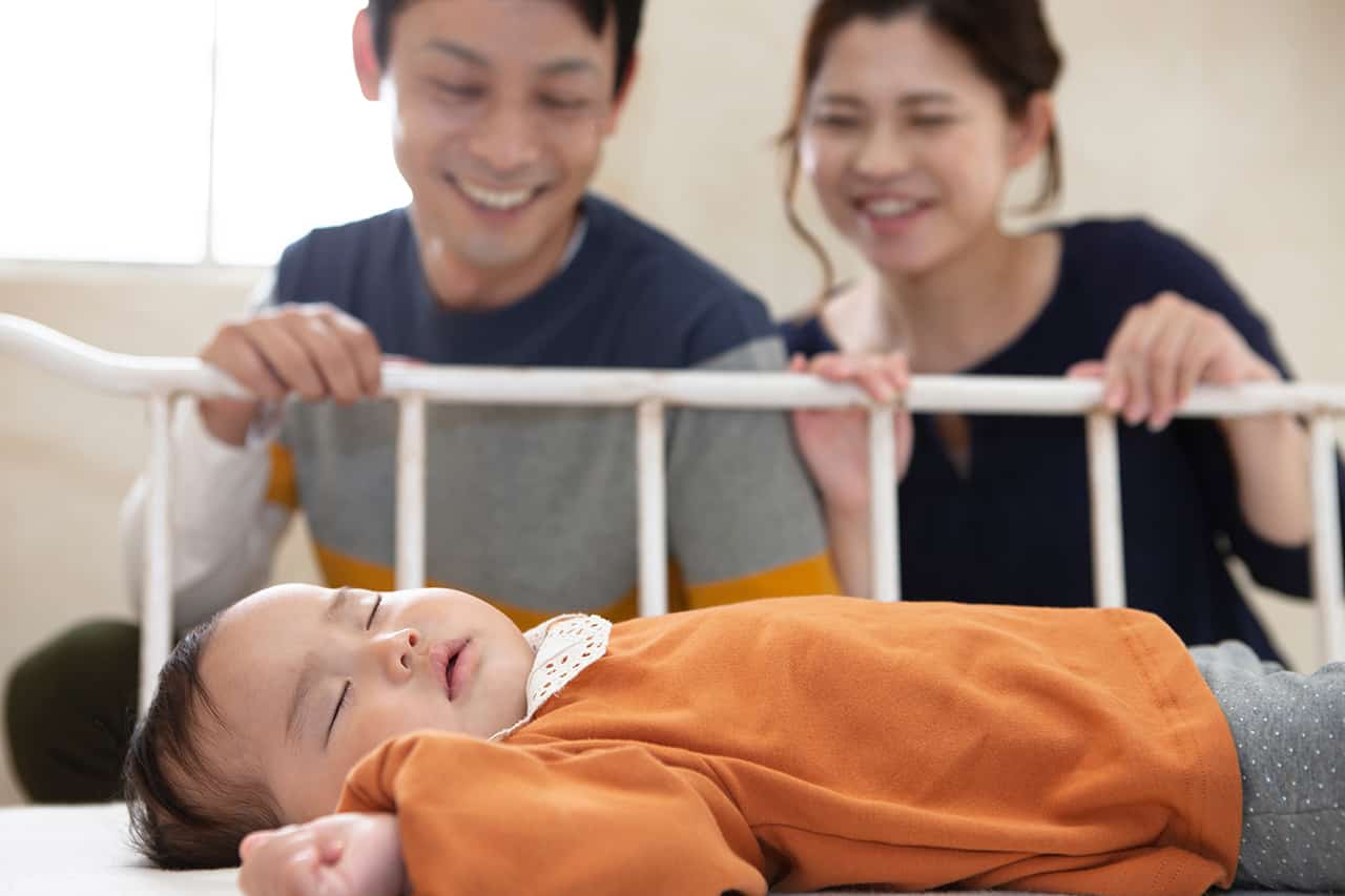 赤ちゃんの横向き寝は大丈夫 リスクや寝かせる際のポイントを解説 Fam S Baby