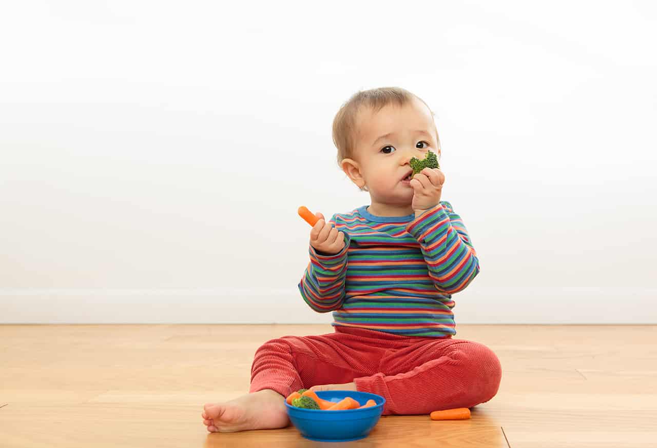 赤ちゃんにミルクを飲ませるのはいつまで やめるタイミングや方法をくわしく解説 Fam S Baby