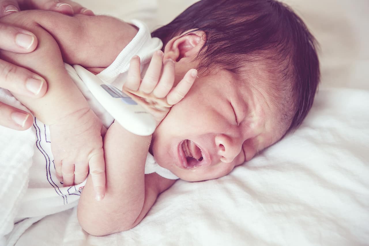 赤ちゃんの横向き寝は大丈夫 リスクや寝かせる際のポイントを解説 Fam S Baby