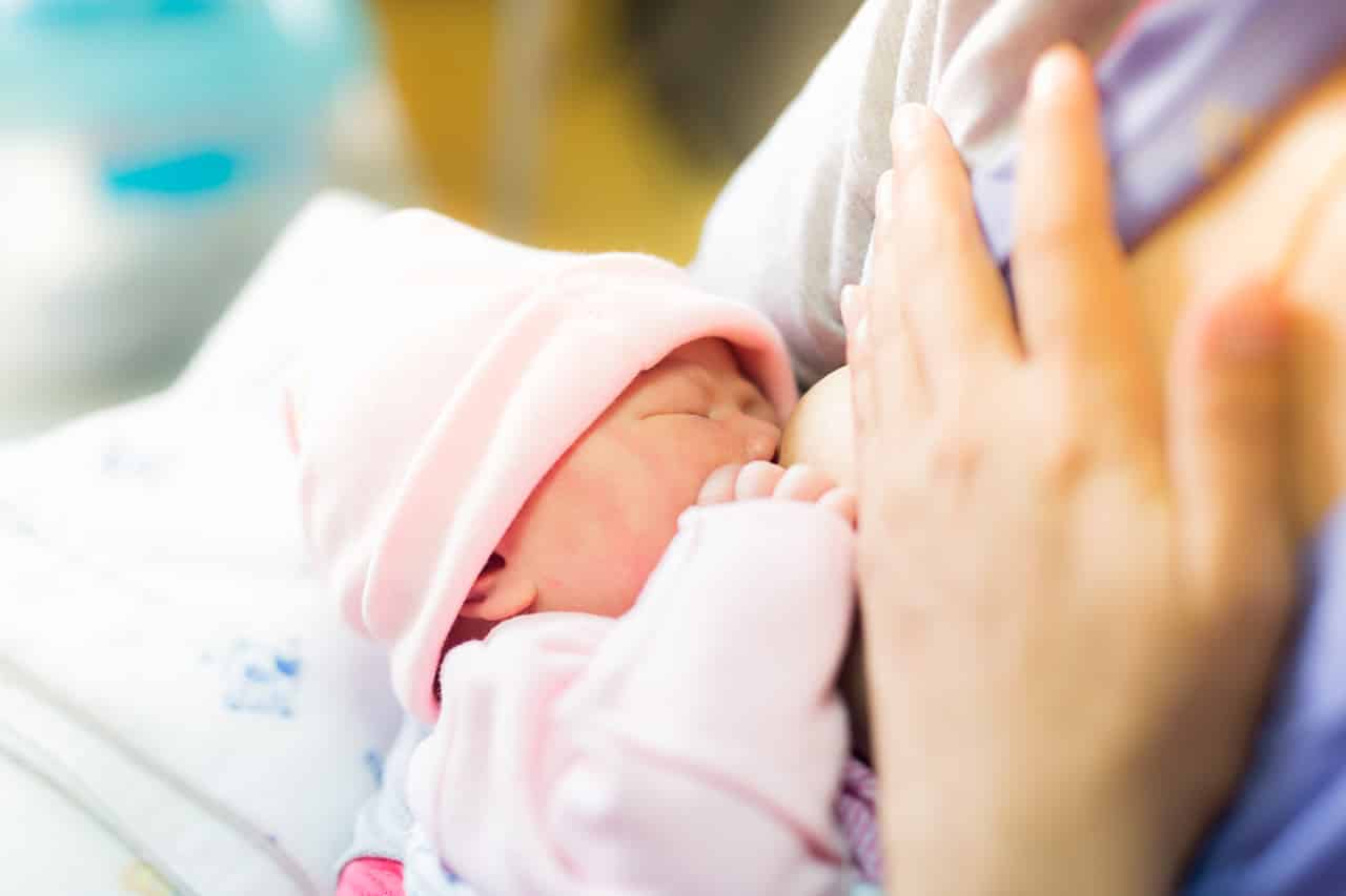 生後1ヶ月の赤ちゃんの授乳量・回数・間隔－母乳の場合
