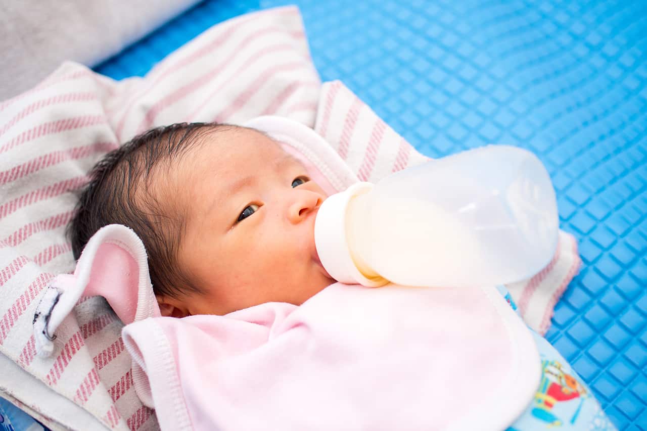 生後1ヶ月の赤ちゃんの授乳量・回数・間隔－ミルクの場合