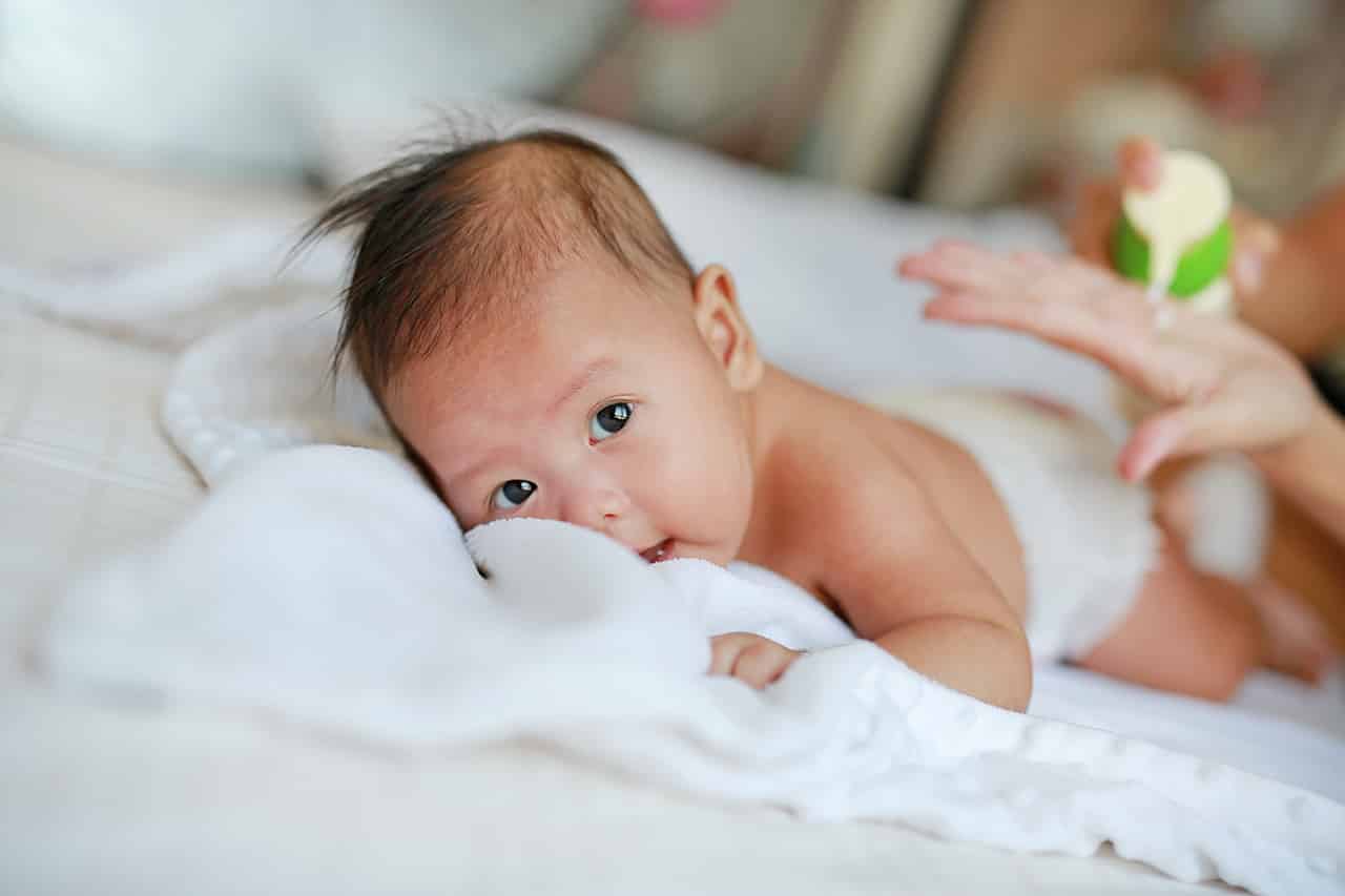赤ちゃんの鮫肌とは 鮫肌になる原因と対処法について Fam S Baby