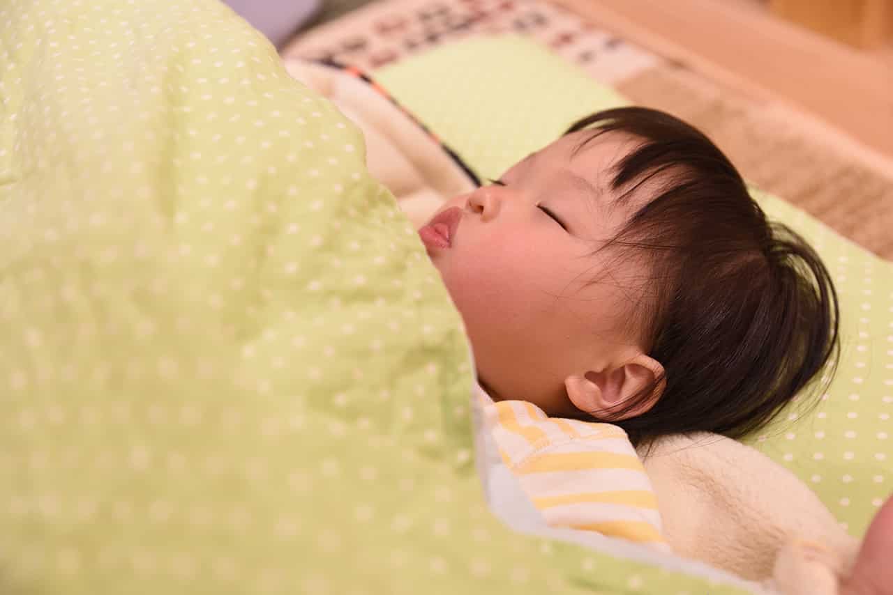 赤ちゃんが熱を出したらすぐに受診するべき？受診のタイミングやホームケアについて Fam's Baby