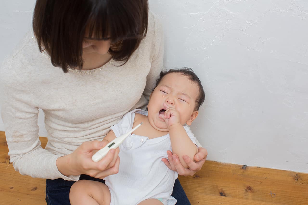 予防接種後に発熱 予防接種の副反応について解説 Fam S Baby