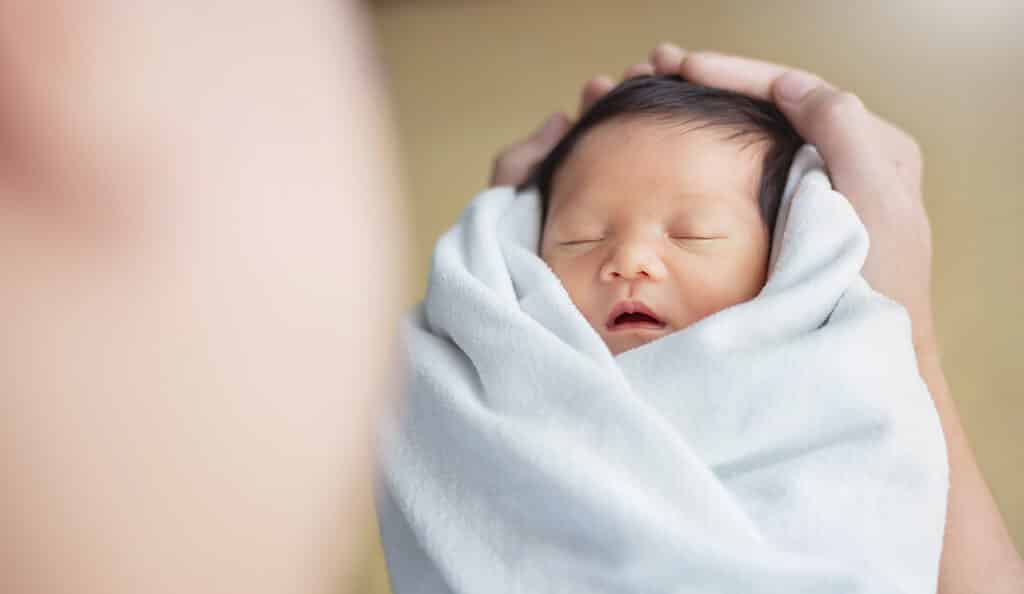 赤ちゃんの頭の形は矯正できる？矯正方法や時期、注意点などを解説 Fam's Baby