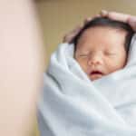 赤ちゃんの寄り目は自然に治る 治療が必要なケースとは Fam S Baby