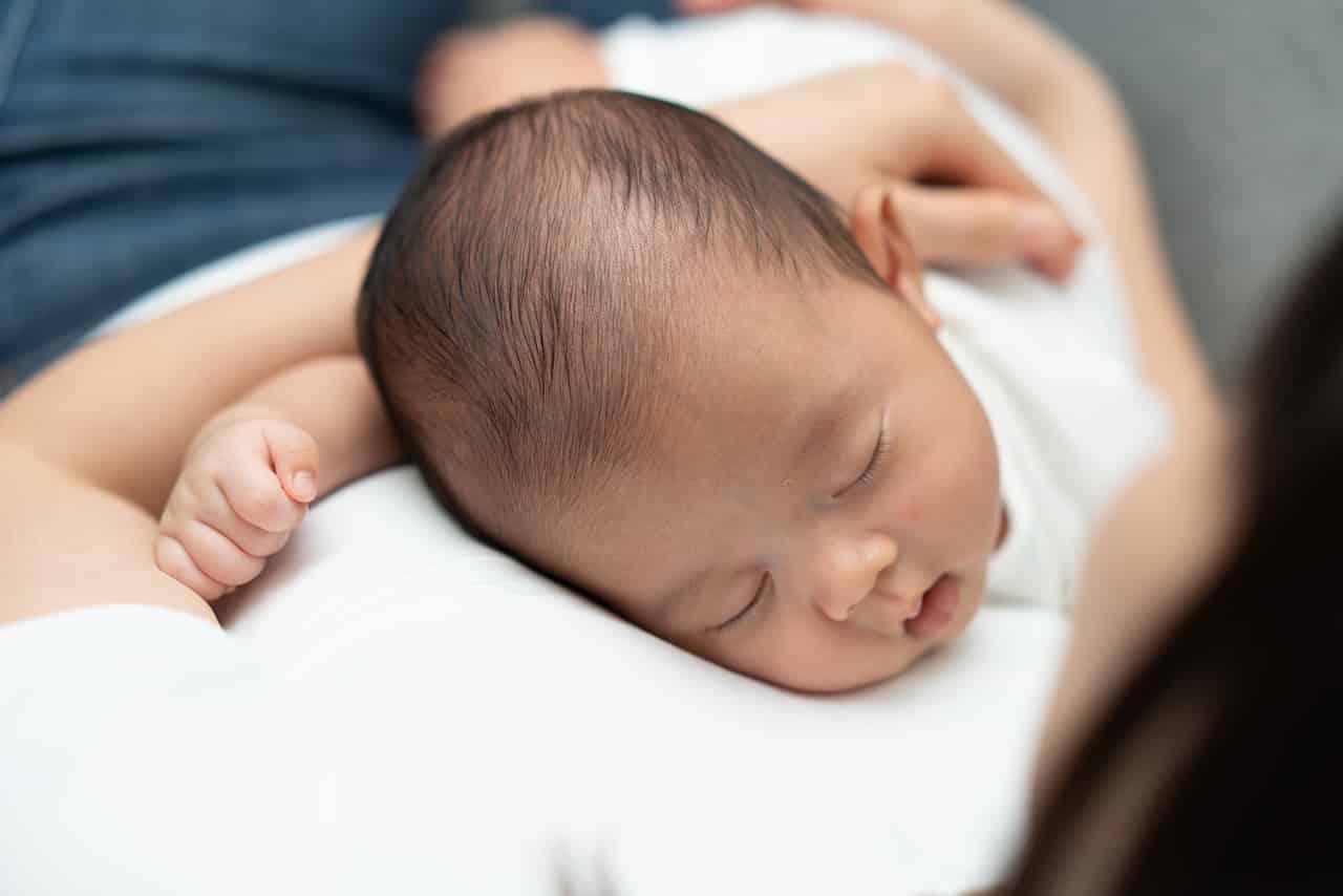 赤ちゃんの頭の形は矯正できる？矯正方法や時期、注意点などを解説 Fam's Baby