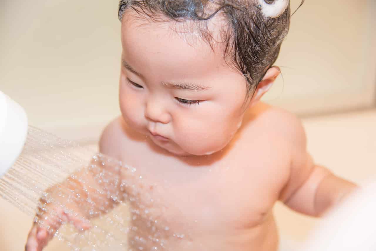 赤ちゃんはなぜ大量に汗をかくの 汗っかきな赤ちゃんのあせも対策はとは Fam S Baby 赤ちゃんはなぜ大量に汗をかくの 汗っかきな赤ちゃんのあせも対策はとは Fam S Baby