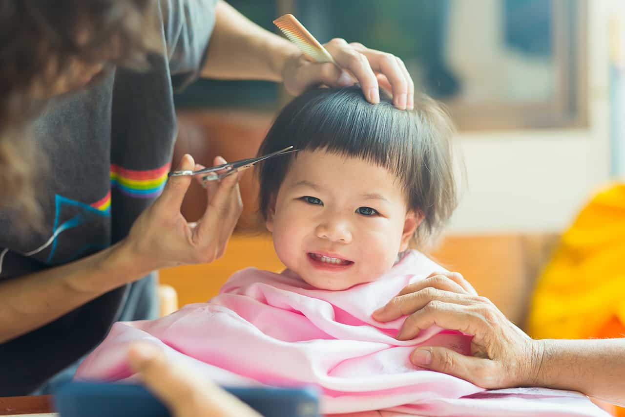 赤ちゃんの散髪をするのはいつ 自宅で散髪する方法も紹介 Fam S Baby