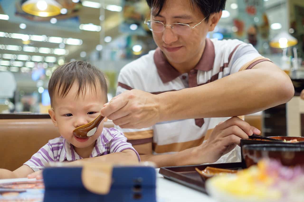 赤ちゃんと外食できるのはいつから お店を選ぶ際のポイントや注意点を紹介 Fam S Baby