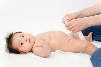 赤ちゃんも便秘になる 赤ちゃんが便秘になる原因と対処法などを解説 Fam S Baby