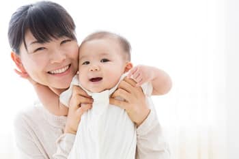 原因は離乳食 赤ちゃんの便秘について原因と解決法をご紹介 Fam S Baby