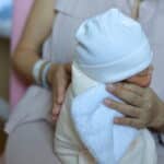 なぜ赤ちゃんは突然うなるの 原因と対処法をわかりやすく解説 Fam S Baby