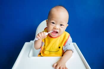 赤ちゃんの歯はいつ生えるの 歯が生えてくる順番 時期やケアについて解説 Fam S Baby