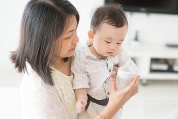 赤ちゃんに白湯（さゆ）は必要？飲ませる時期や量について詳しく解説