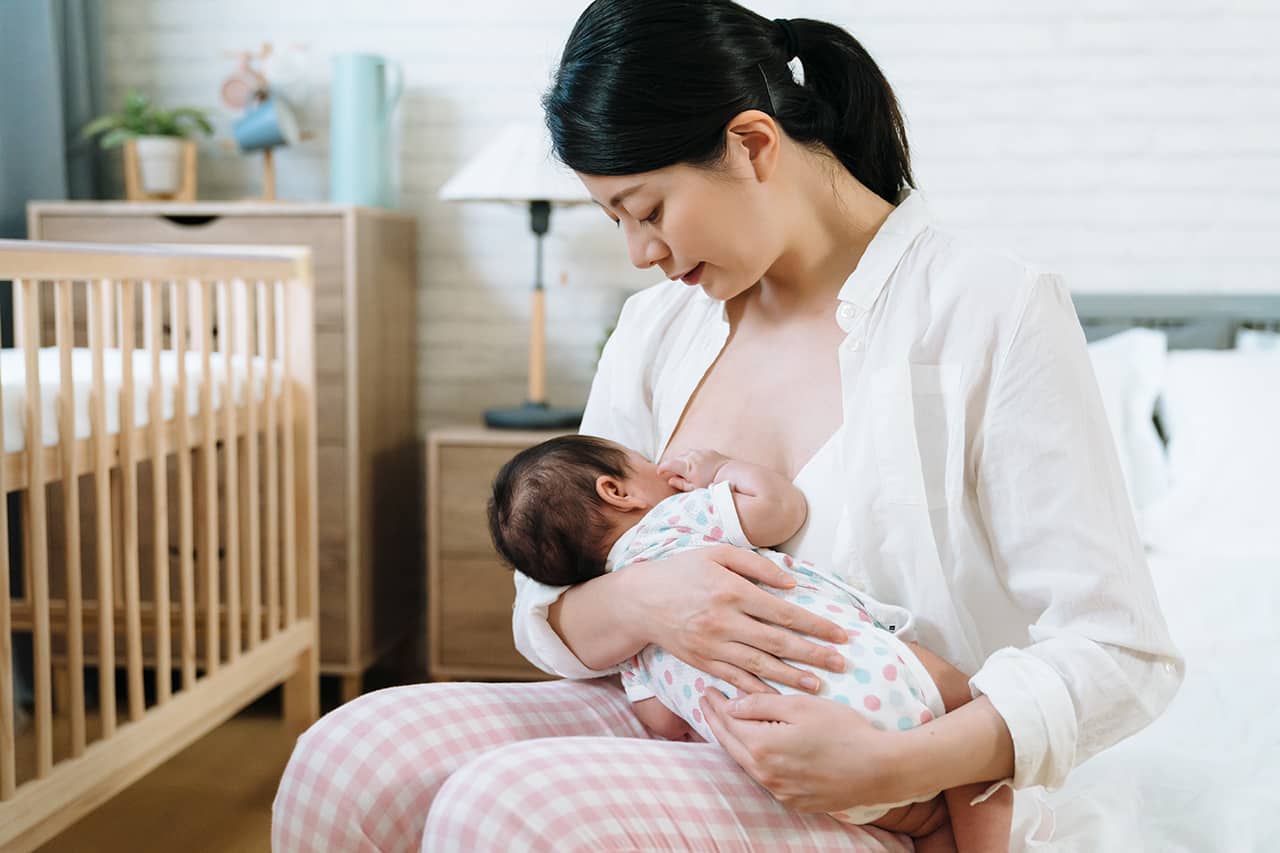 授乳のやり方に正解はある 赤ちゃんにしっかり母乳を飲んでもらうためのコツとは Fam S Baby