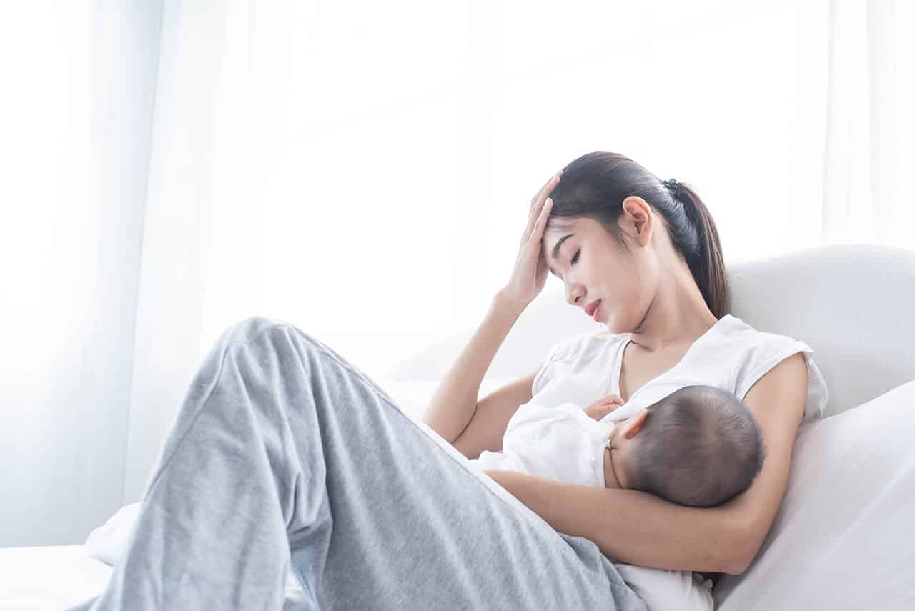 母乳が出ないのはなぜ 母乳が出ないときの原因と対処法 Fam S Baby