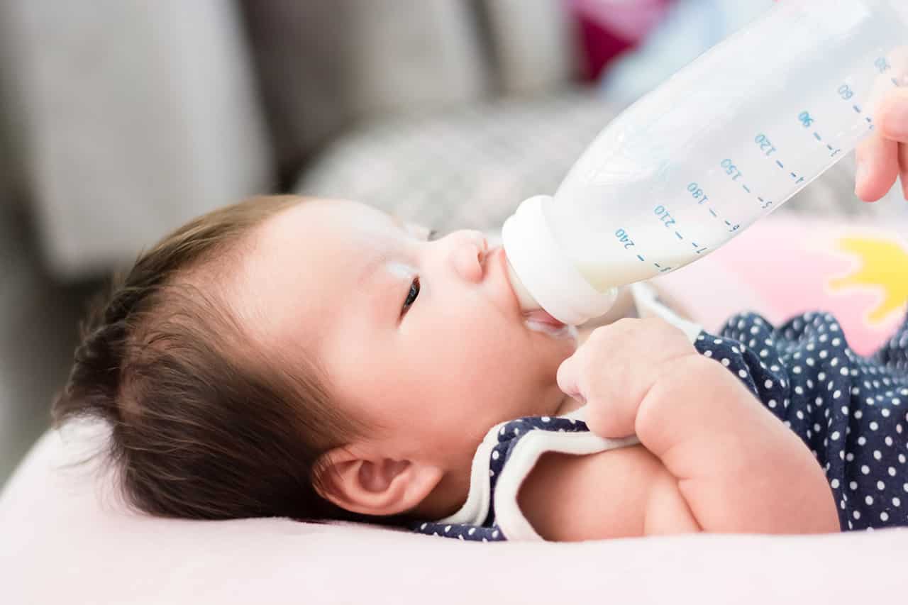 母乳とミルクの混合栄養とは メリット 注意点や進め方について解説 Fam S Baby
