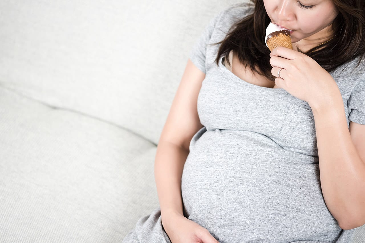 妊婦でもアイスok 食べるときのポイントや注意すべきアイスの味を紹介 Fam S Baby