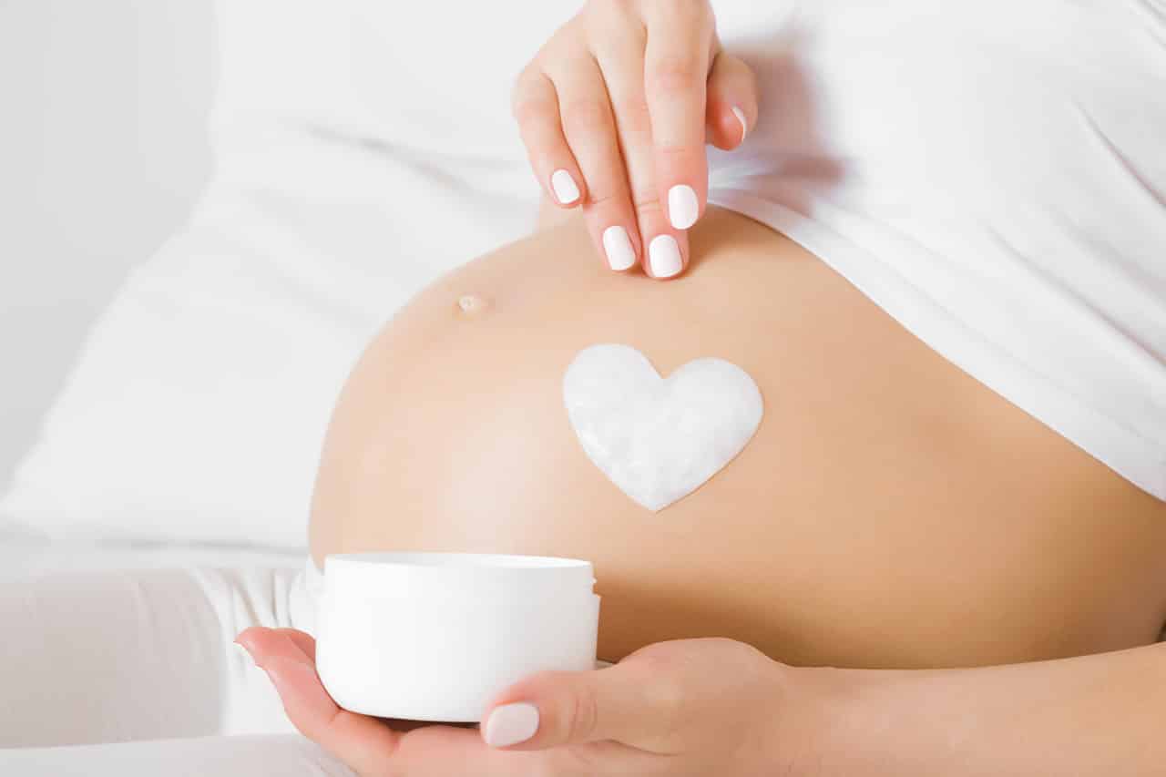 妊娠中の肌荒れ ニキビ 乾燥 はいつまで続く 原因と改善 予防する6つの方法を紹介 Fam S Baby