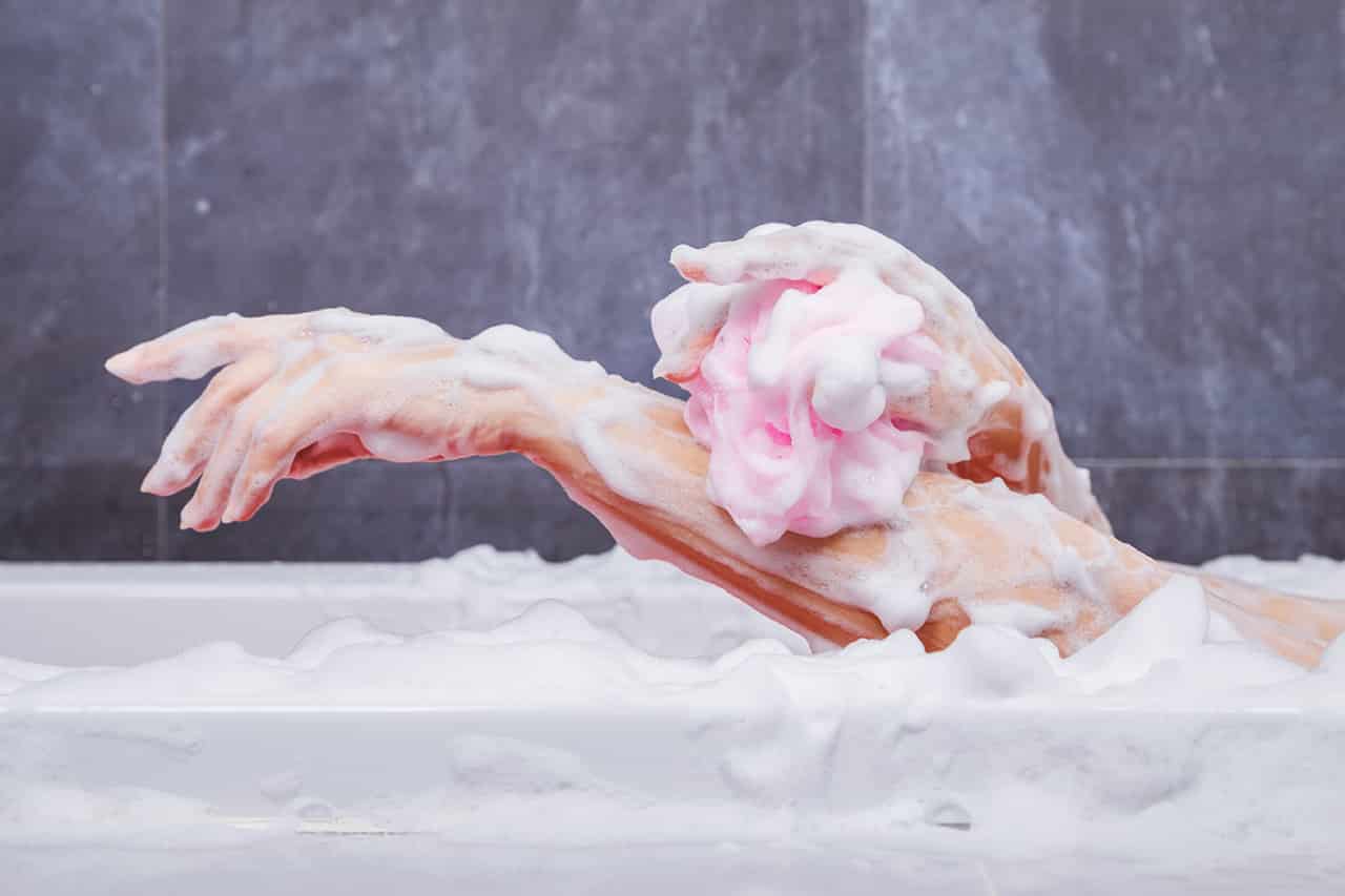 お肌をゴシゴシこするのはng 正しい体の洗い方とボディソープの選び方を紹介 Fam S Baby